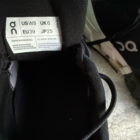 On Cloud CloudFlyer Sneakers, W8 - Picture 6 of 9